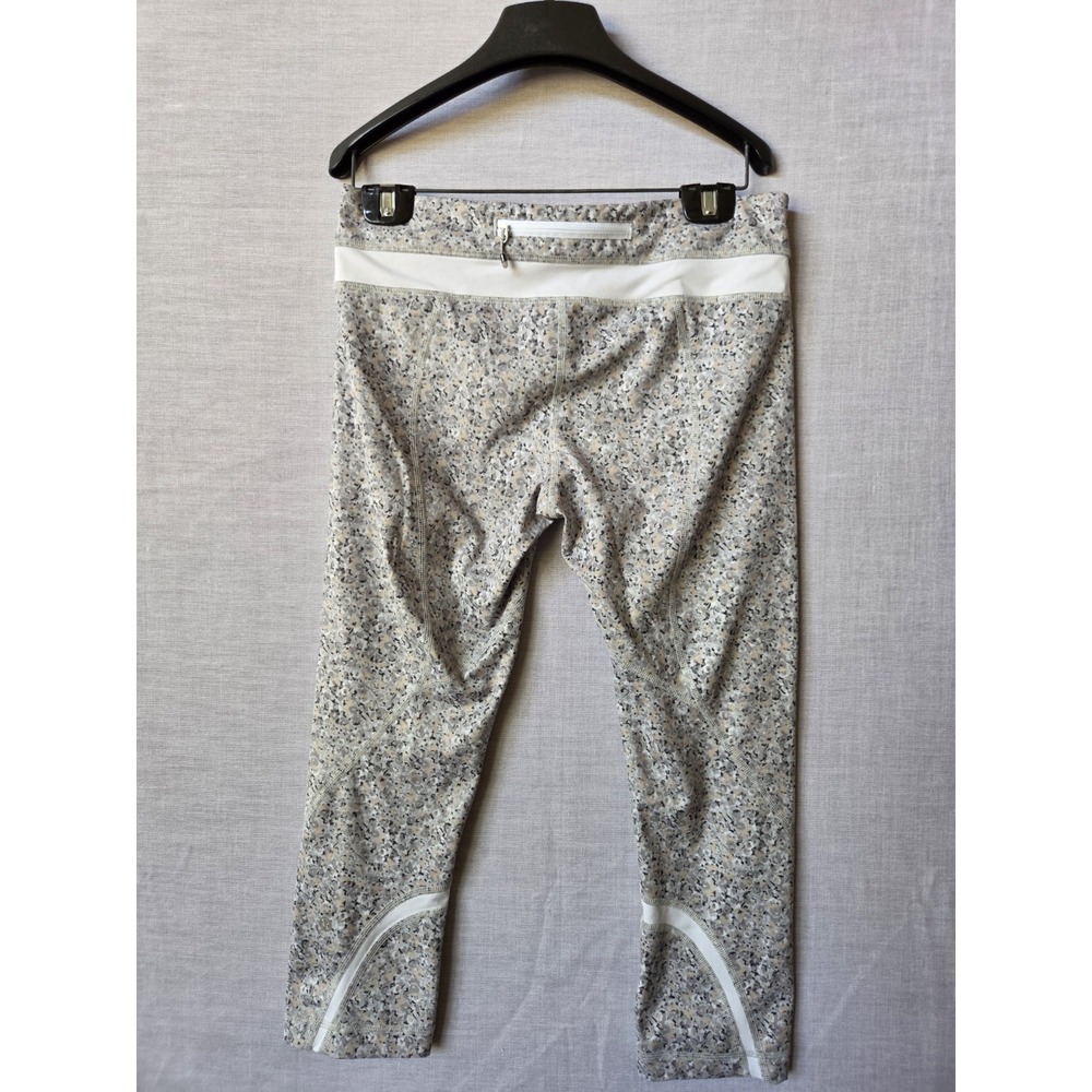 Lululemon Leggings Womens Size 8 Gray Flower Capri Pants Yoga Running Workout - Picture 10 of 10